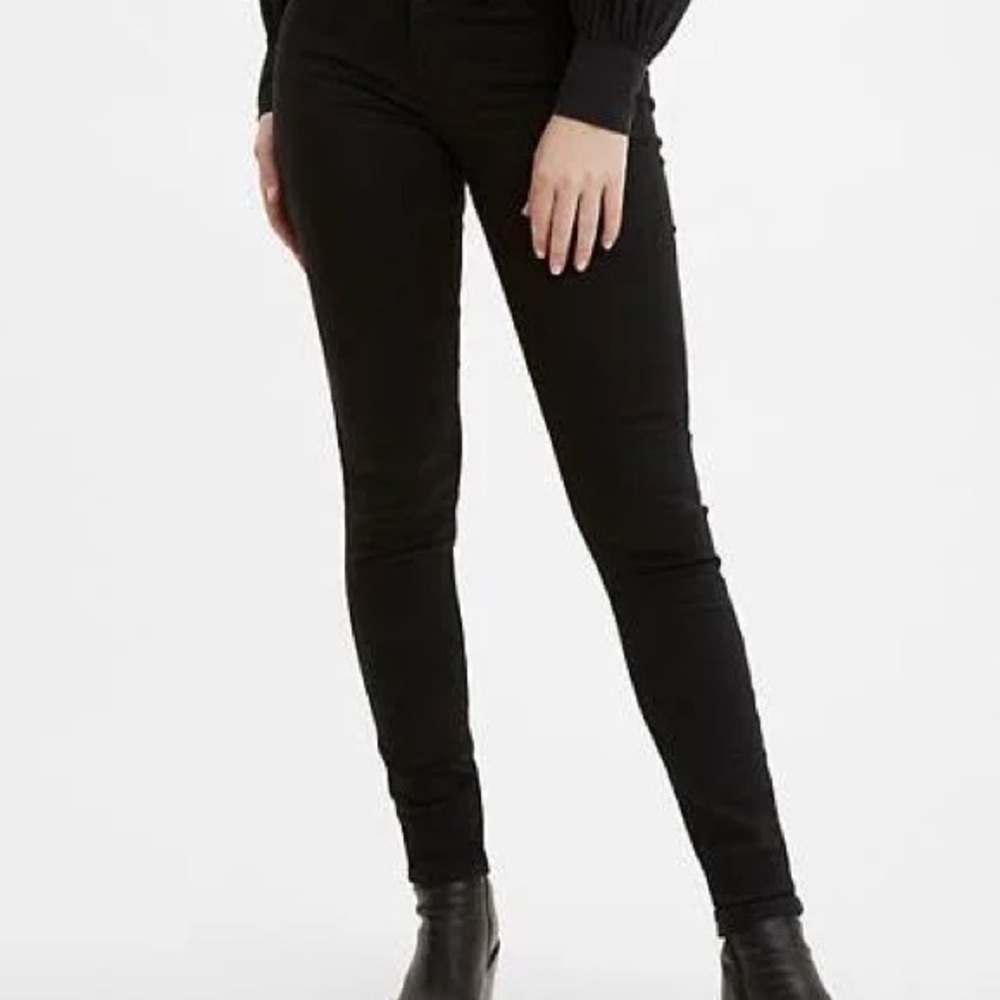 Levi’s 710 Black Super Skinny jeans